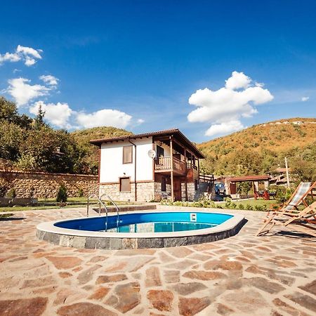 Guest House Hristova Kashta - Христова Къща Cherni Vrŭkh Exteriör bild