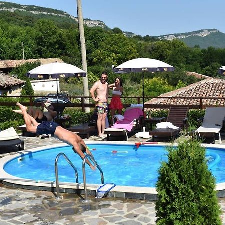 Guest House Hristova Kashta - Христова Къща Cherni Vrŭkh Exteriör bild