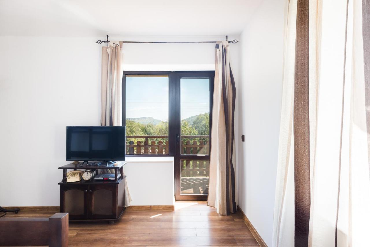 Guest House Hristova Kashta - Христова Къща Cherni Vrŭkh Exteriör bild