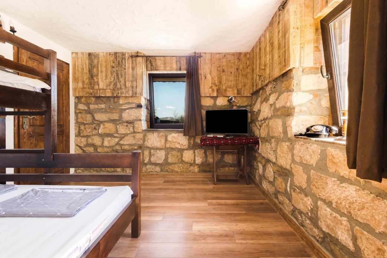Guest House Hristova Kashta - Христова Къща Cherni Vrŭkh Exteriör bild