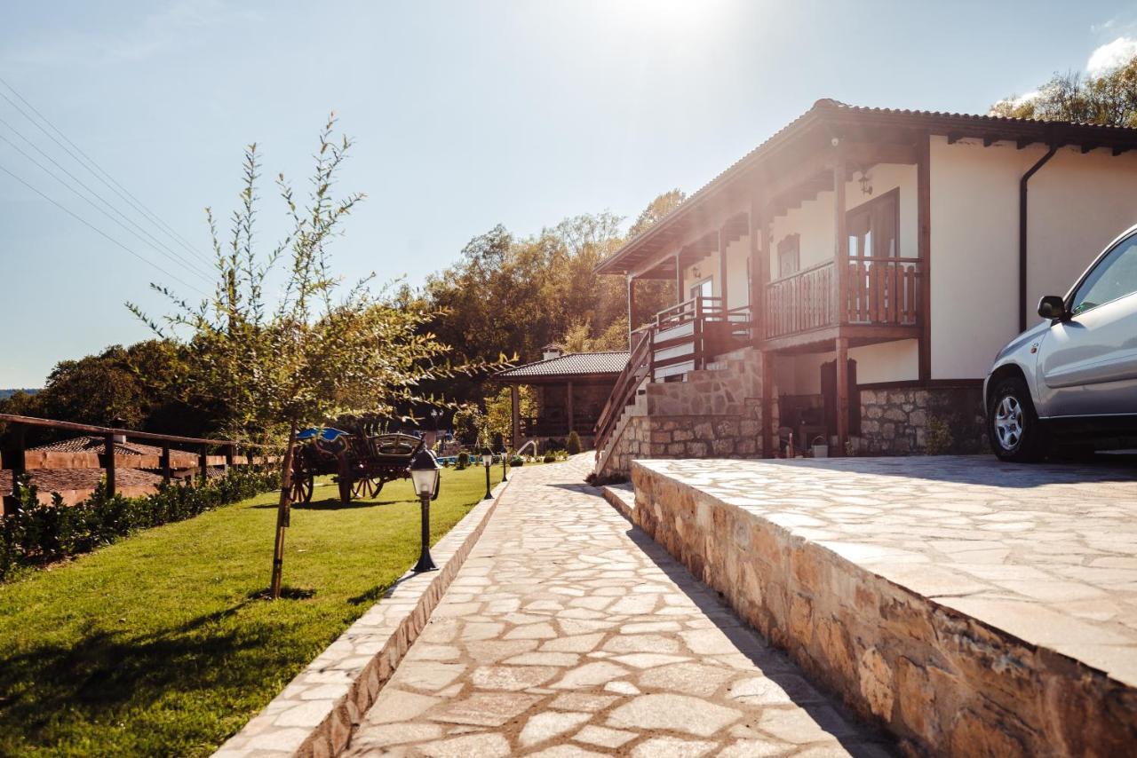 Guest House Hristova Kashta - Христова Къща Cherni Vrŭkh Exteriör bild