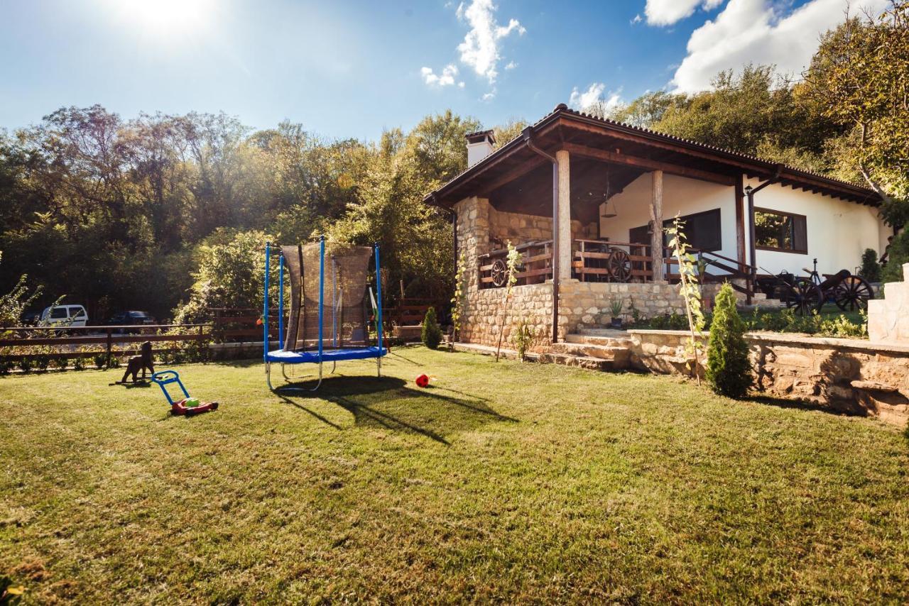 Guest House Hristova Kashta - Христова Къща Cherni Vrŭkh Exteriör bild