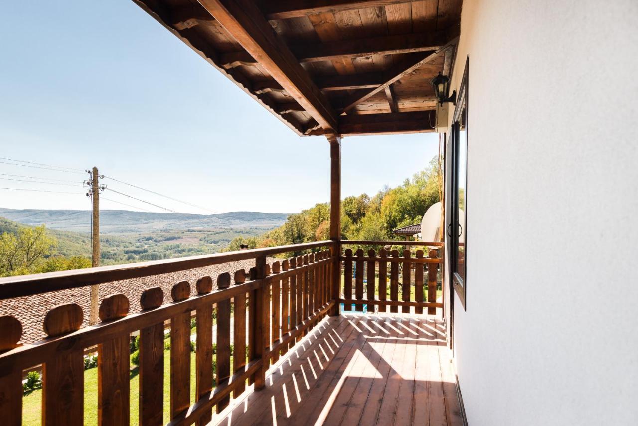 Guest House Hristova Kashta - Христова Къща Cherni Vrŭkh Exteriör bild