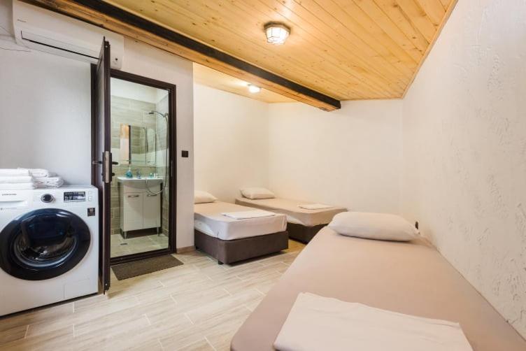 Guest House Hristova Kashta - Христова Къща Cherni Vrŭkh Exteriör bild