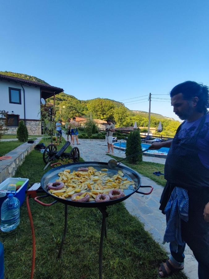 Guest House Hristova Kashta - Христова Къща Cherni Vrŭkh Exteriör bild