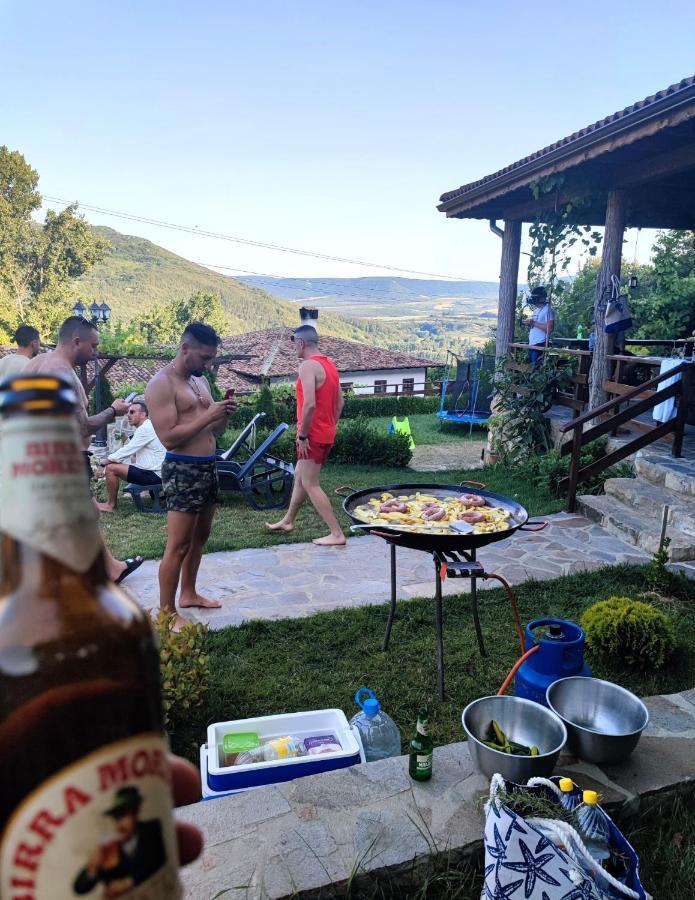Guest House Hristova Kashta - Христова Къща Cherni Vrŭkh Exteriör bild