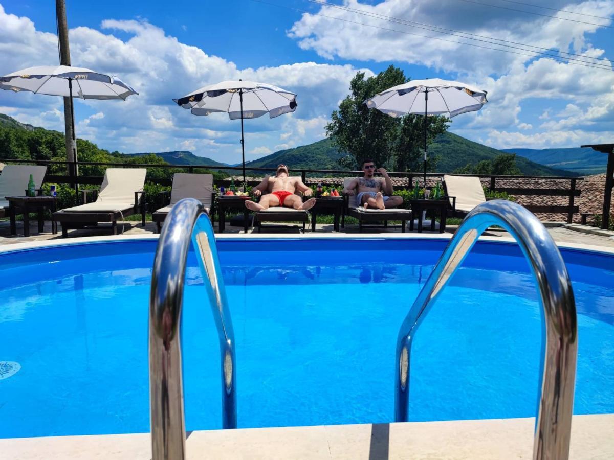 Guest House Hristova Kashta - Христова Къща Cherni Vrŭkh Exteriör bild