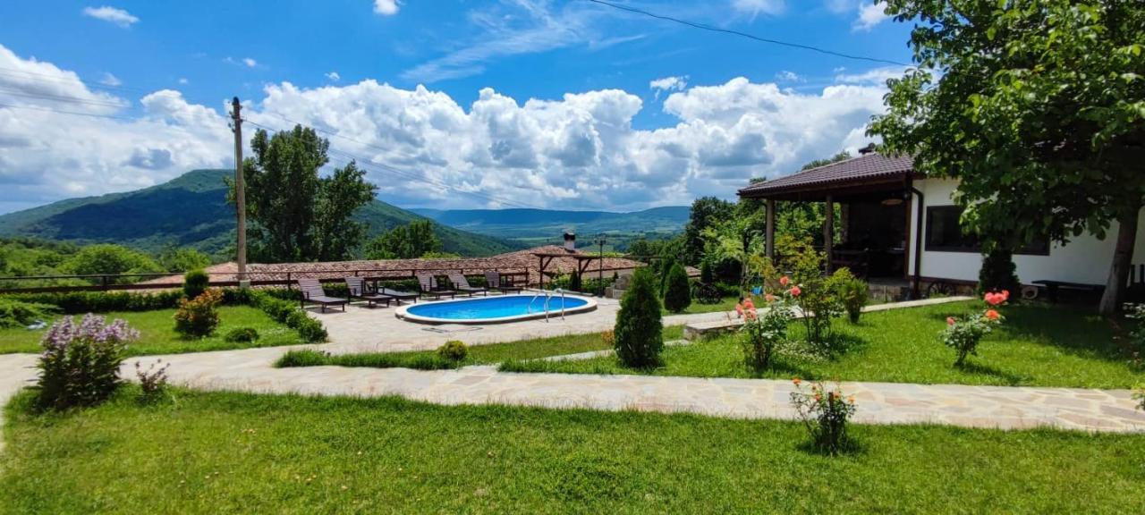 Guest House Hristova Kashta - Христова Къща Cherni Vrŭkh Exteriör bild
