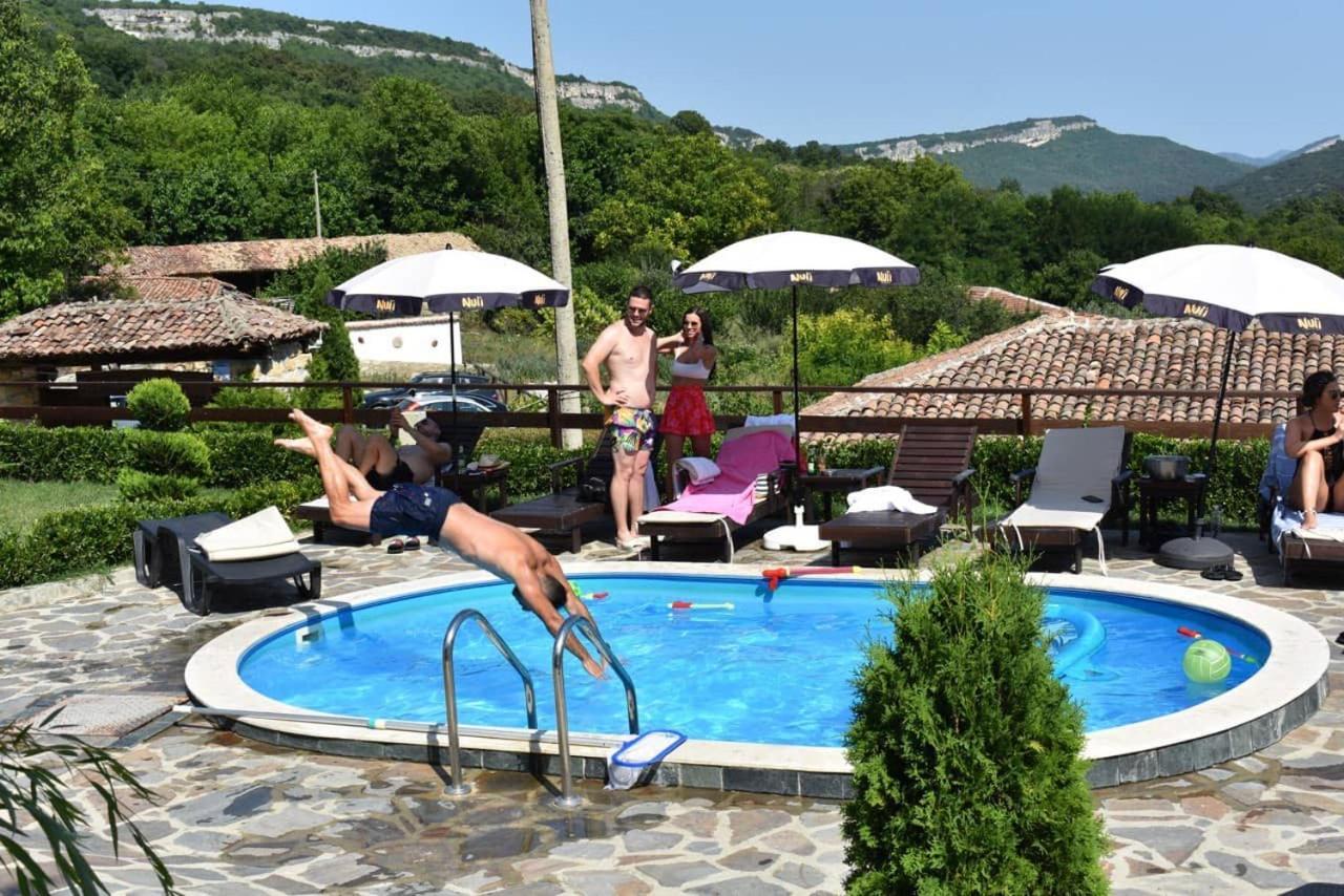 Guest House Hristova Kashta - Христова Къща Cherni Vrŭkh Exteriör bild