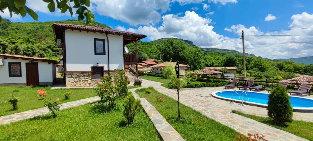 Guest House Hristova Kashta - Христова Къща Cherni Vrŭkh Exteriör bild